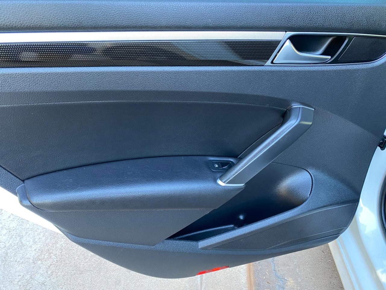 Used 2018 Volkswagen Passat GT FWD image 31