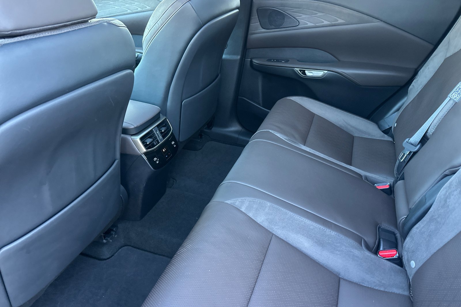 Used 2023 Lexus RX 350h image 12