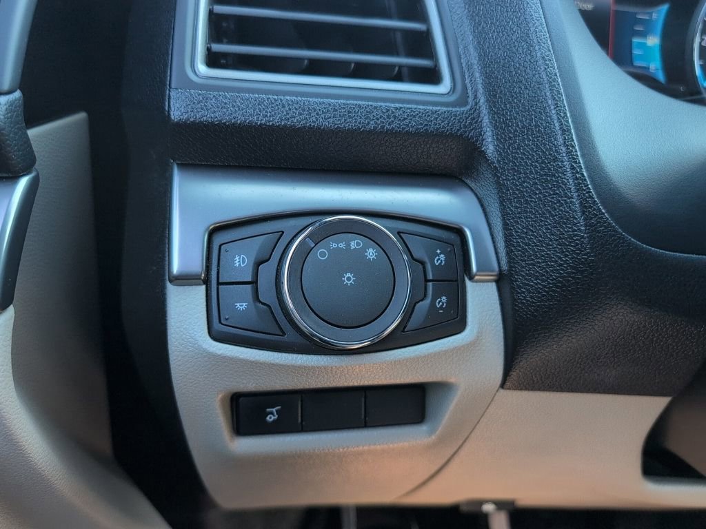 Certified 2018 Ford Explorer XLT w/ Equipment Group 202A image 25