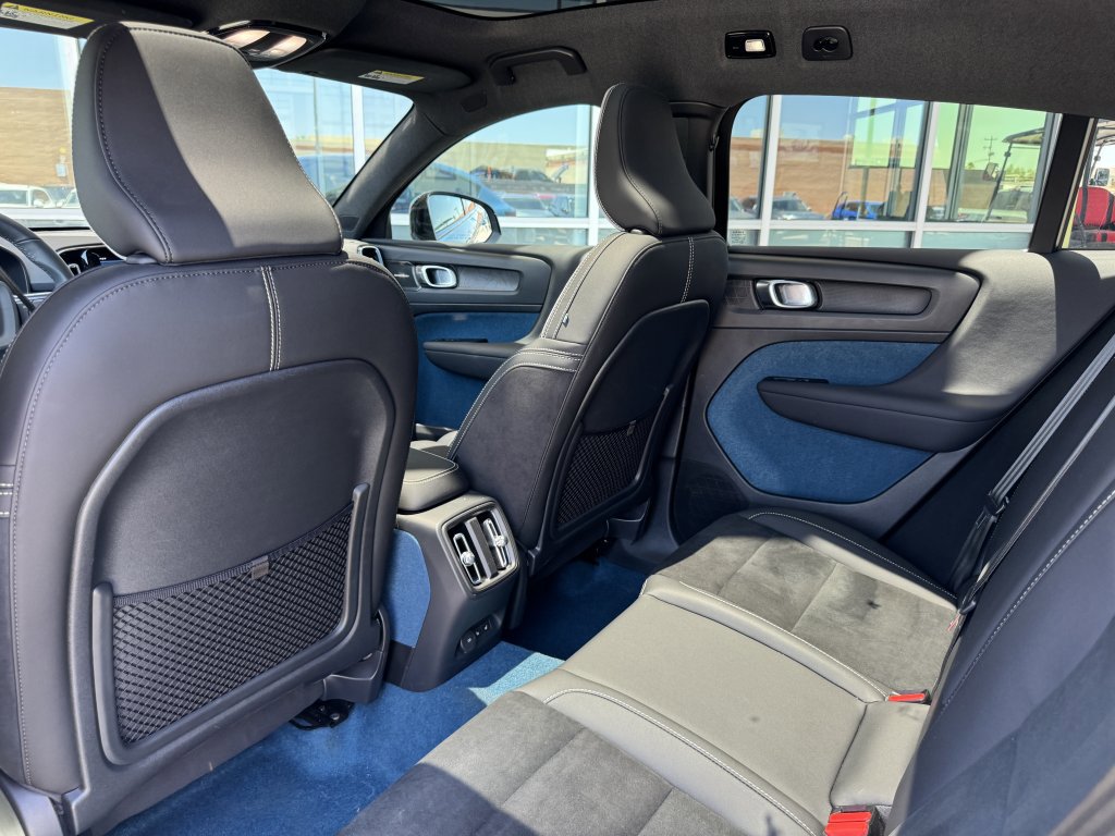 Used 2023 Volvo C40 P8 Recharge Ultimate image 36