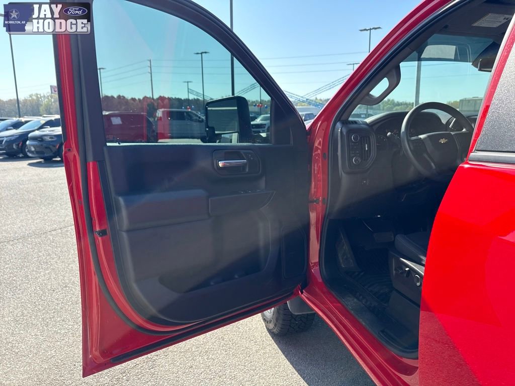 Used 2025 Chevrolet Silverado 2500 Custom w/ Custom Value Package image 11