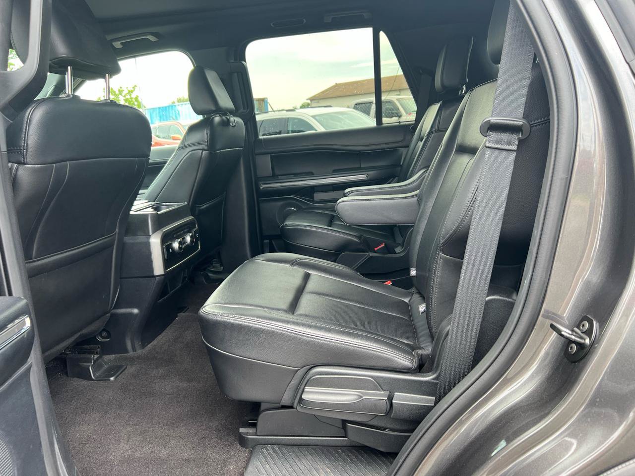 Used 2021 Ford Expedition XLT AWD/4WD image 23