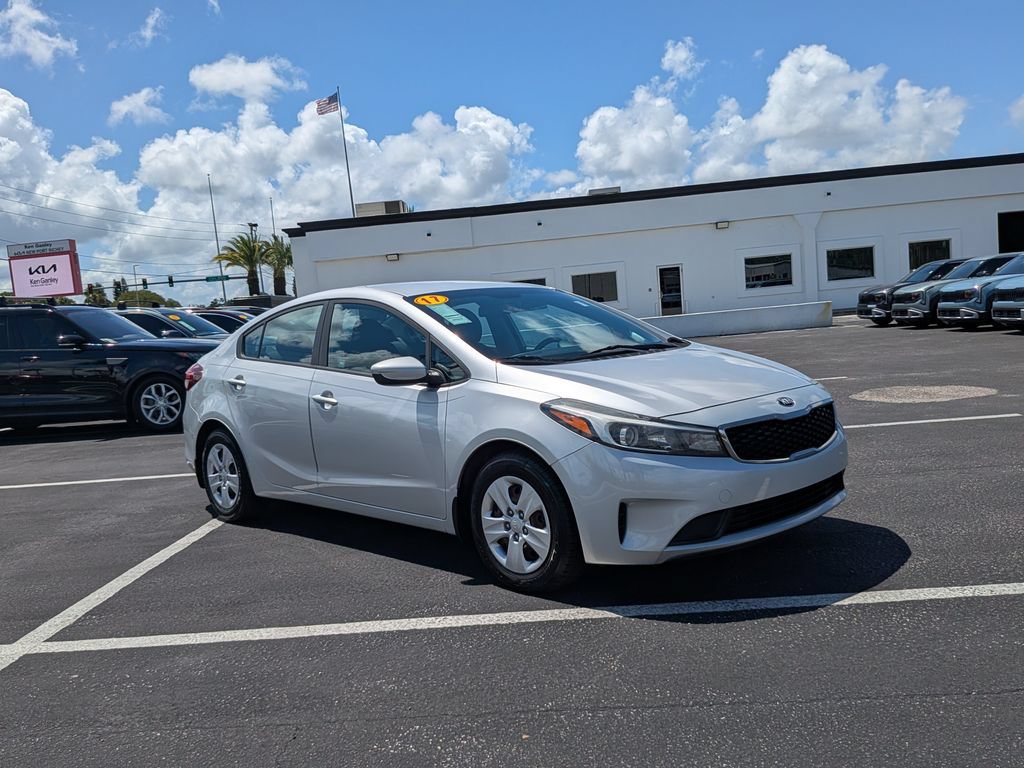 Used 2017 Kia Forte LX FWD image 2