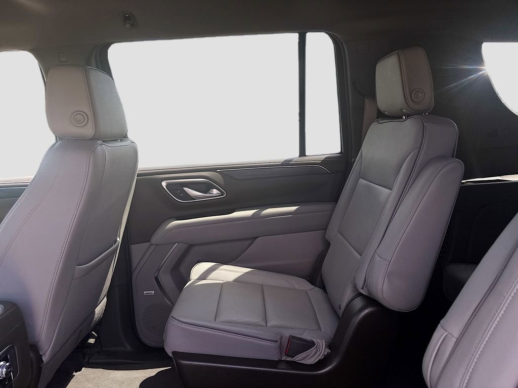 Used 2024 GMC Yukon XL SLT w/ SLT Luxury Package RWD image 21