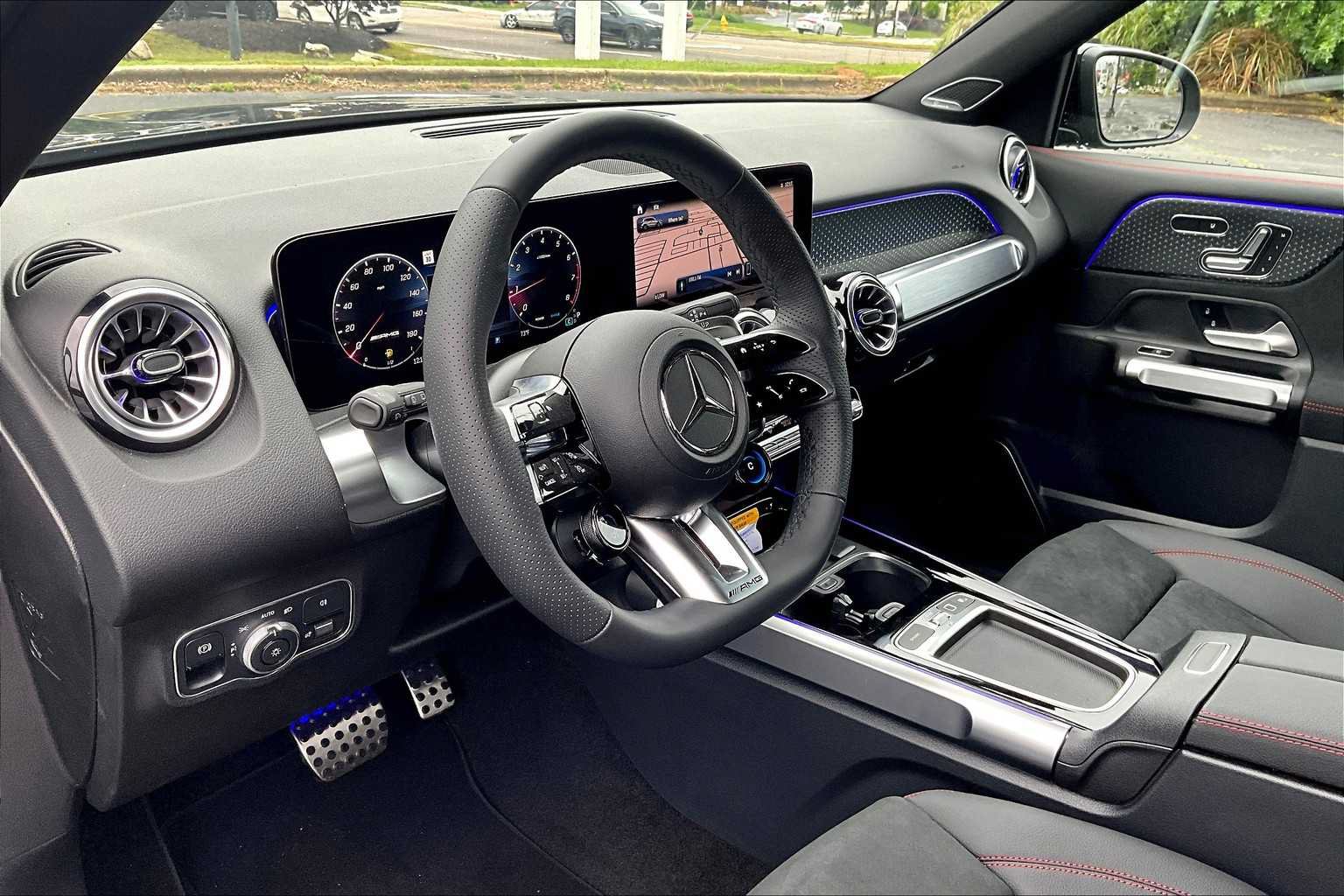 Used 2025 Mercedes-Benz GLB 35 AMG 4MATIC image 9