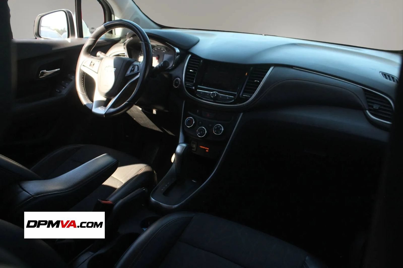 Used 2018 Chevrolet Trax LT w/ LT Convenience Package AWD/4WD image 18