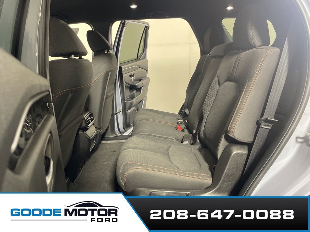 Used 2025 Honda Pilot Sport image 18