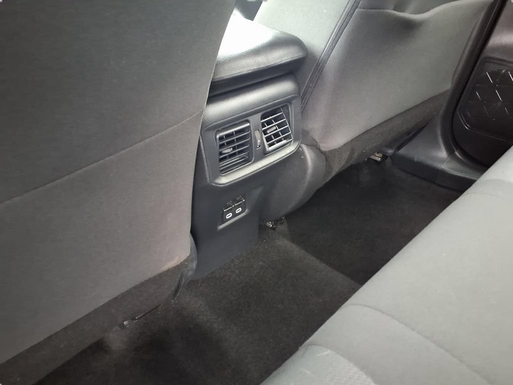 Used 2025 Toyota RAV4 XLE FWD image 23