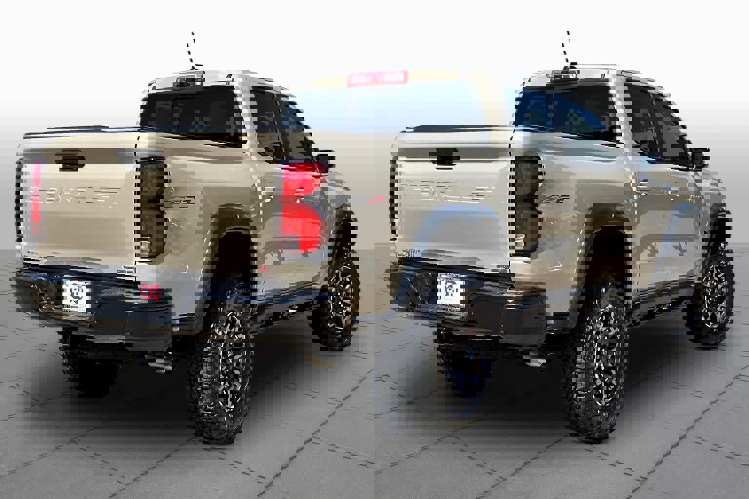 Used 2024 Chevrolet Colorado ZR2 w/ Technology Package AWD/4WD image 13