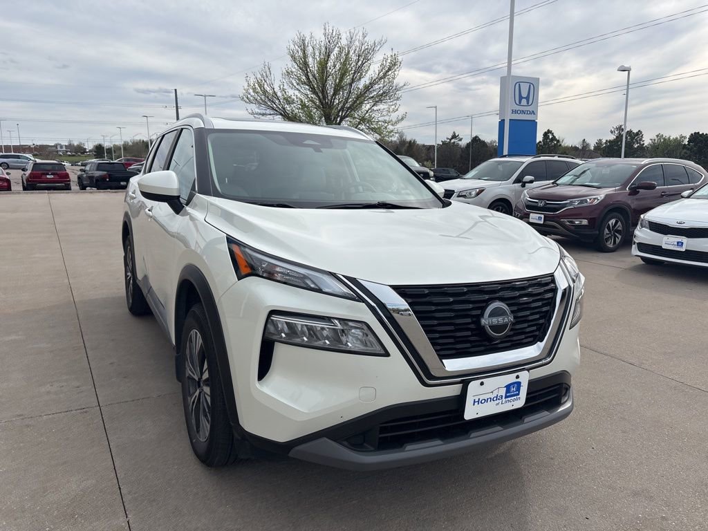 Used 2023 Nissan Rogue SV w/ SV Premium B Package AWD/4WD image 3