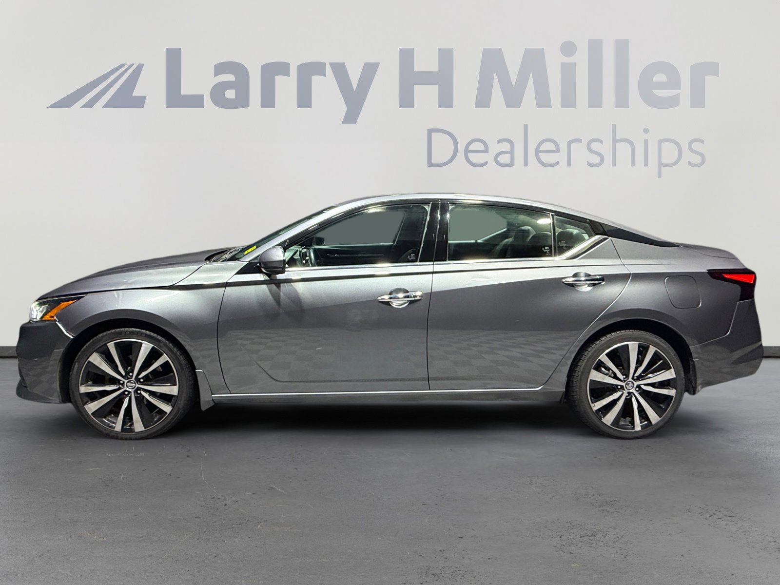 Used 2021 Nissan Altima 2.5 Platinum image 2