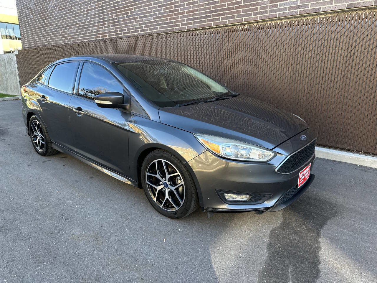 Used 2016 Ford Focus SE w/ SE Sport Package image 2