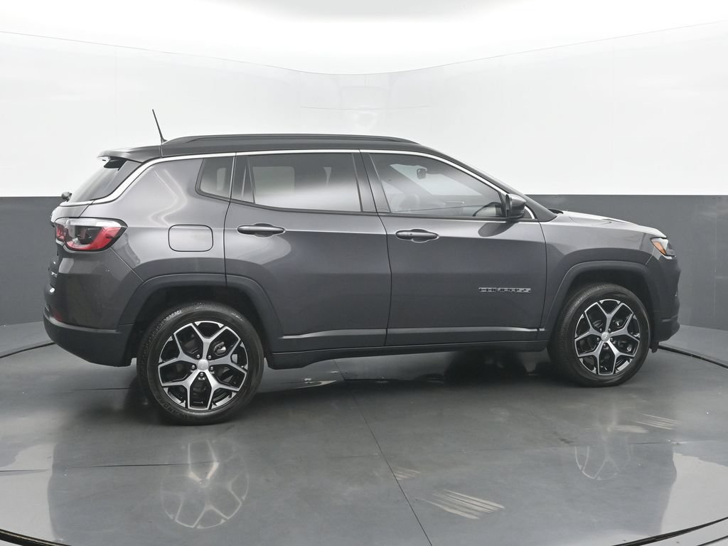 Used 2024 Jeep Compass Limited w/ Sun and Sound Group AWD/4WD image 7