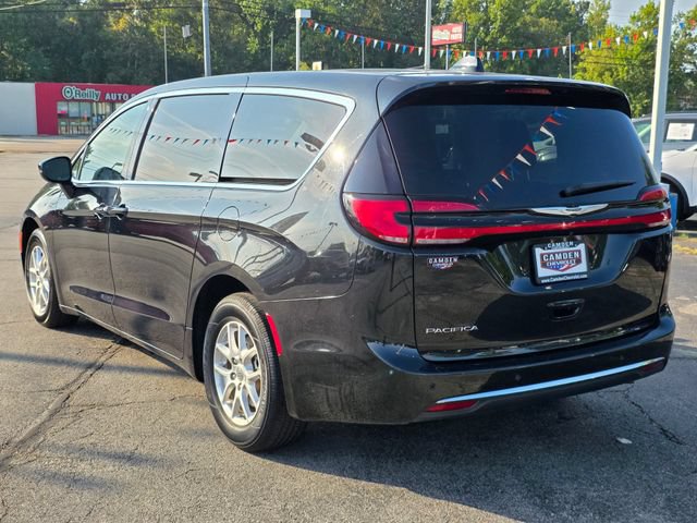 Used 2023 Chrysler Pacifica Touring-L FWD image 9