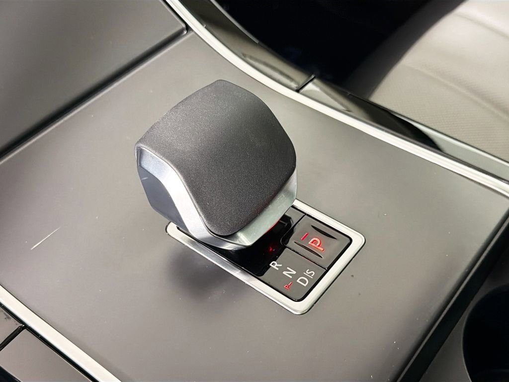 Used 2024 Land Rover Range Rover Evoque Dynamic SE AWD/4WD image 17