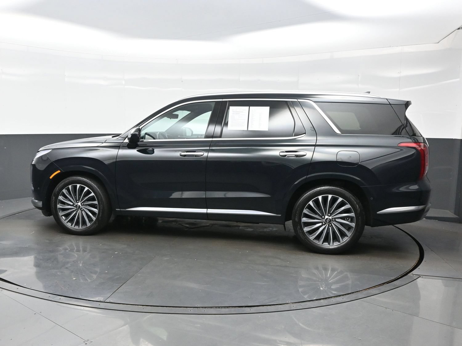 Certified 2023 Hyundai Palisade Calligraphy AWD/4WD image 3