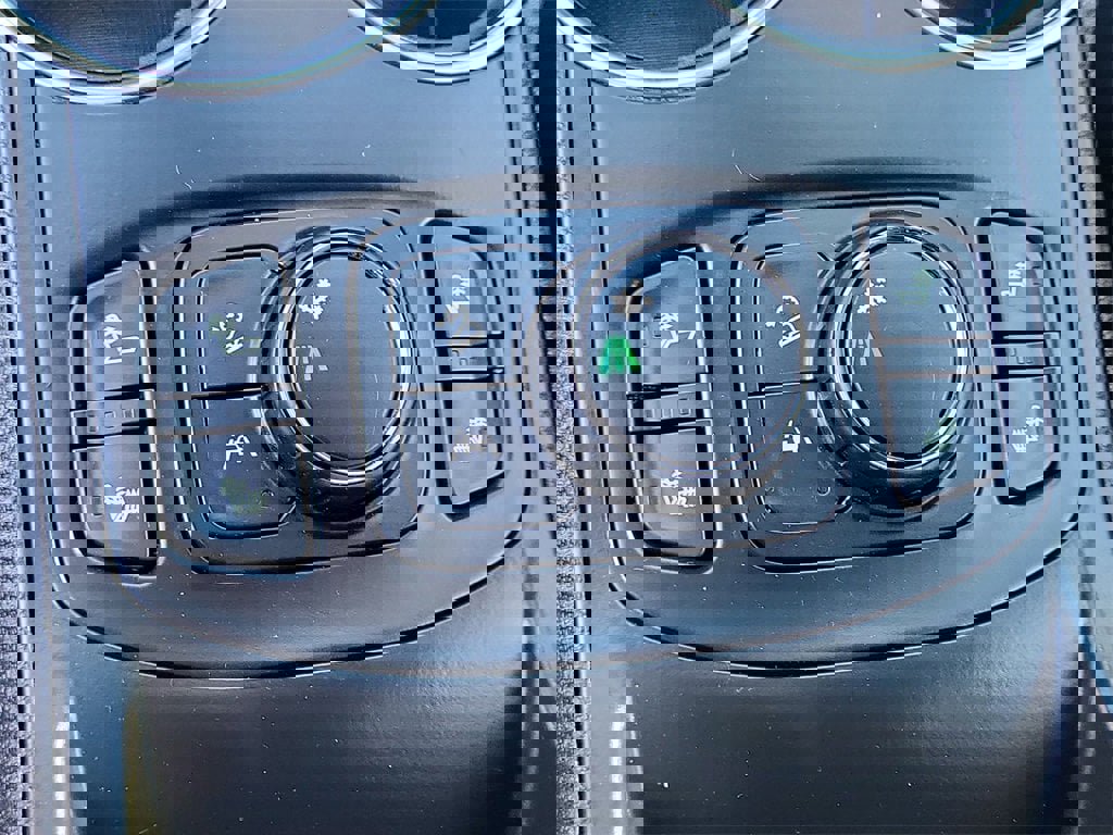 Certified 2023 GMC Terrain SLT image 24