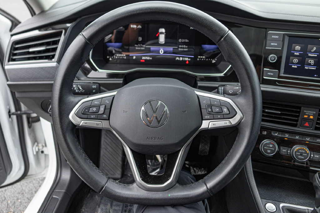 Certified 2023 Volkswagen Jetta SE w/ Panoramic Sunroof Package FWD image 23