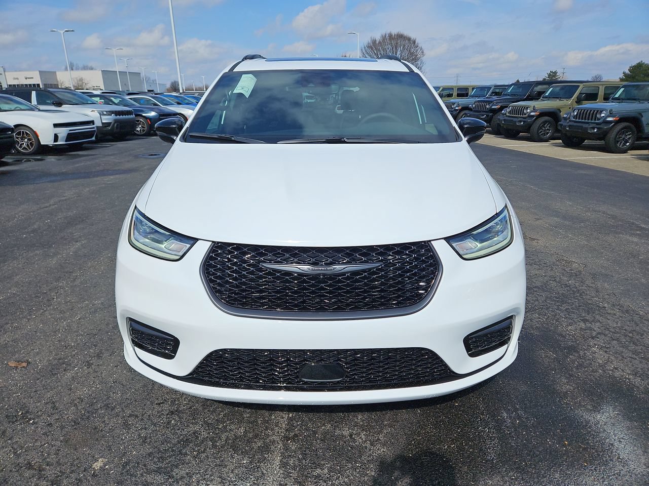 New 2026 Chrysler Pacifica Select w/ S Appearance Package FWD image 2