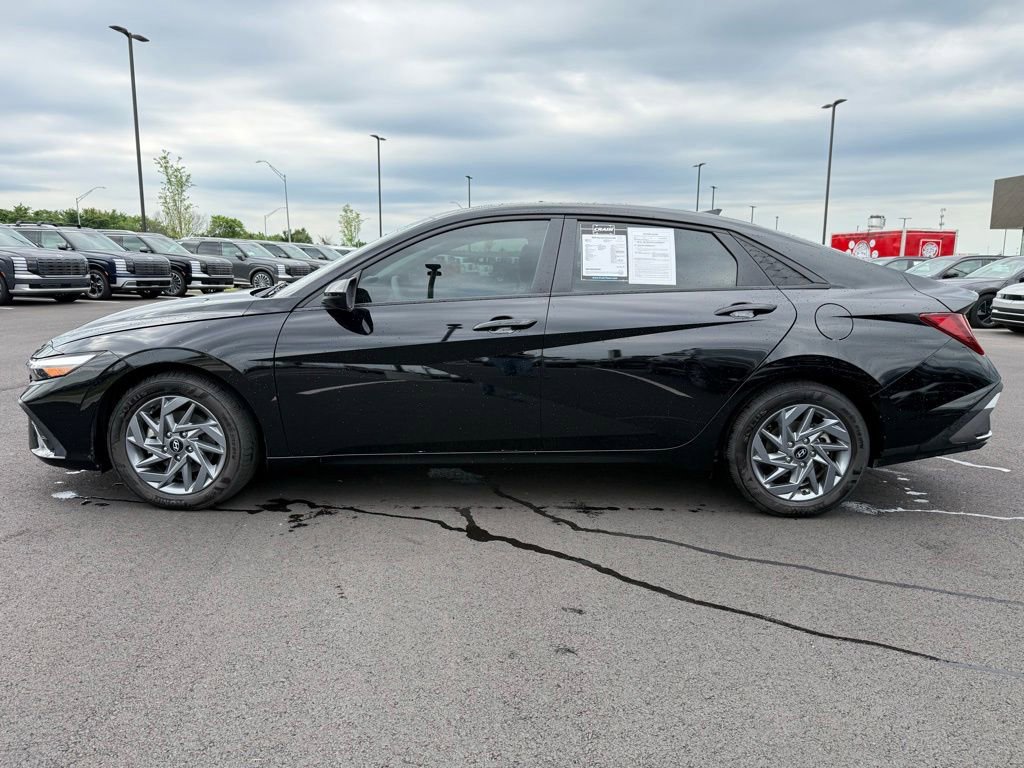 Used 2024 Hyundai Elantra SEL FWD image 8
