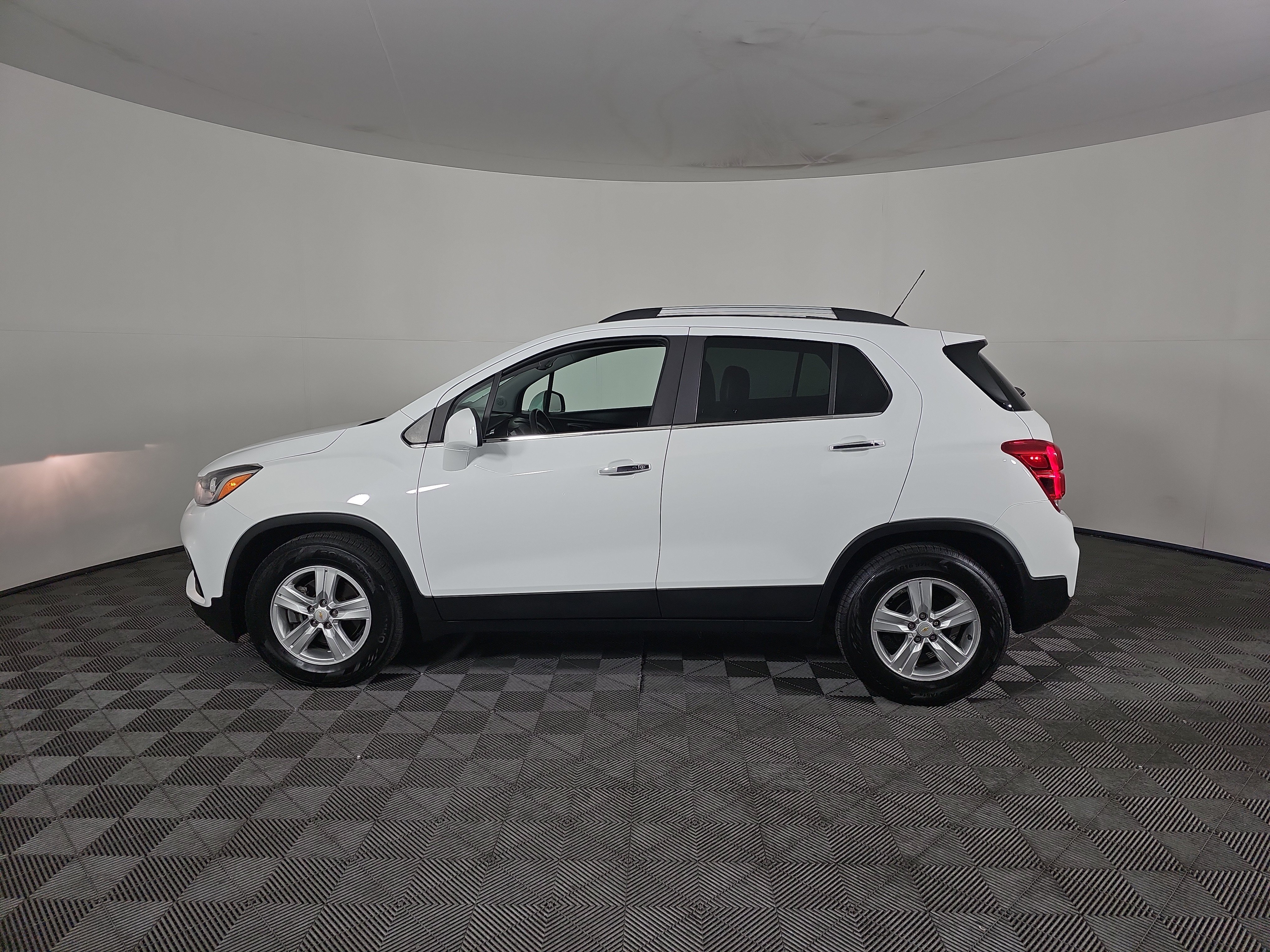 Used 2020 Chevrolet Trax LT w/ LT Convenience Package FWD image 7