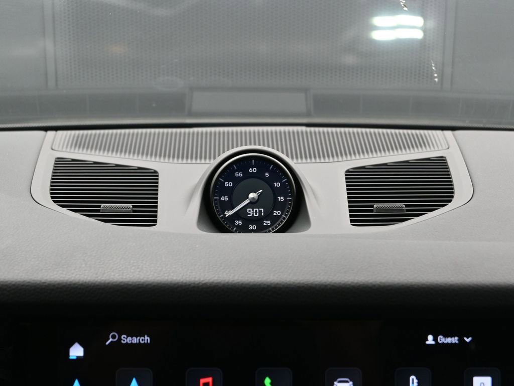 Certified 2025 Porsche Cayenne Coupe image 24