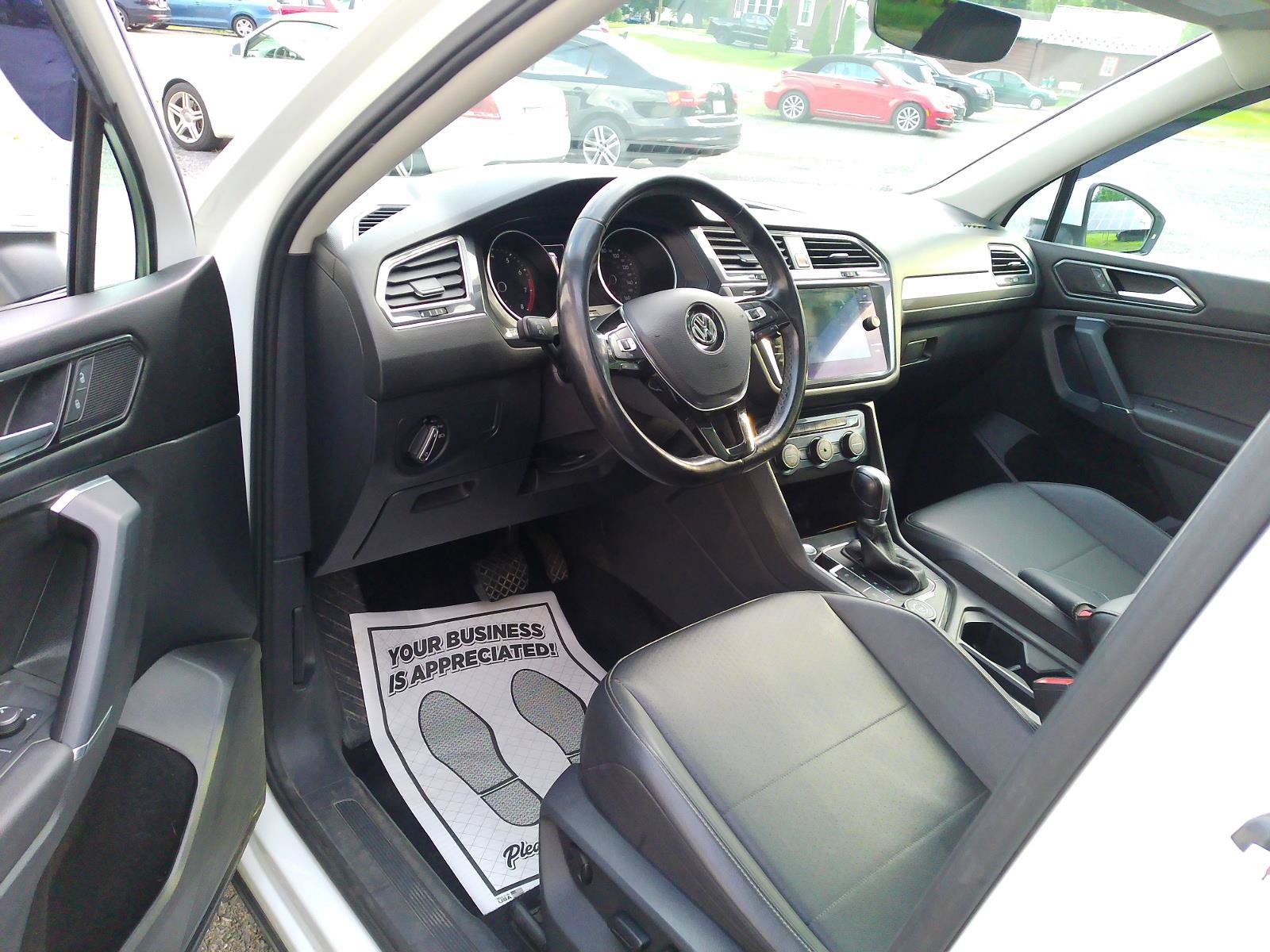 Used 2018 Volkswagen Tiguan SE w/ Panoramic Sunroof Package AWD/4WD image 4