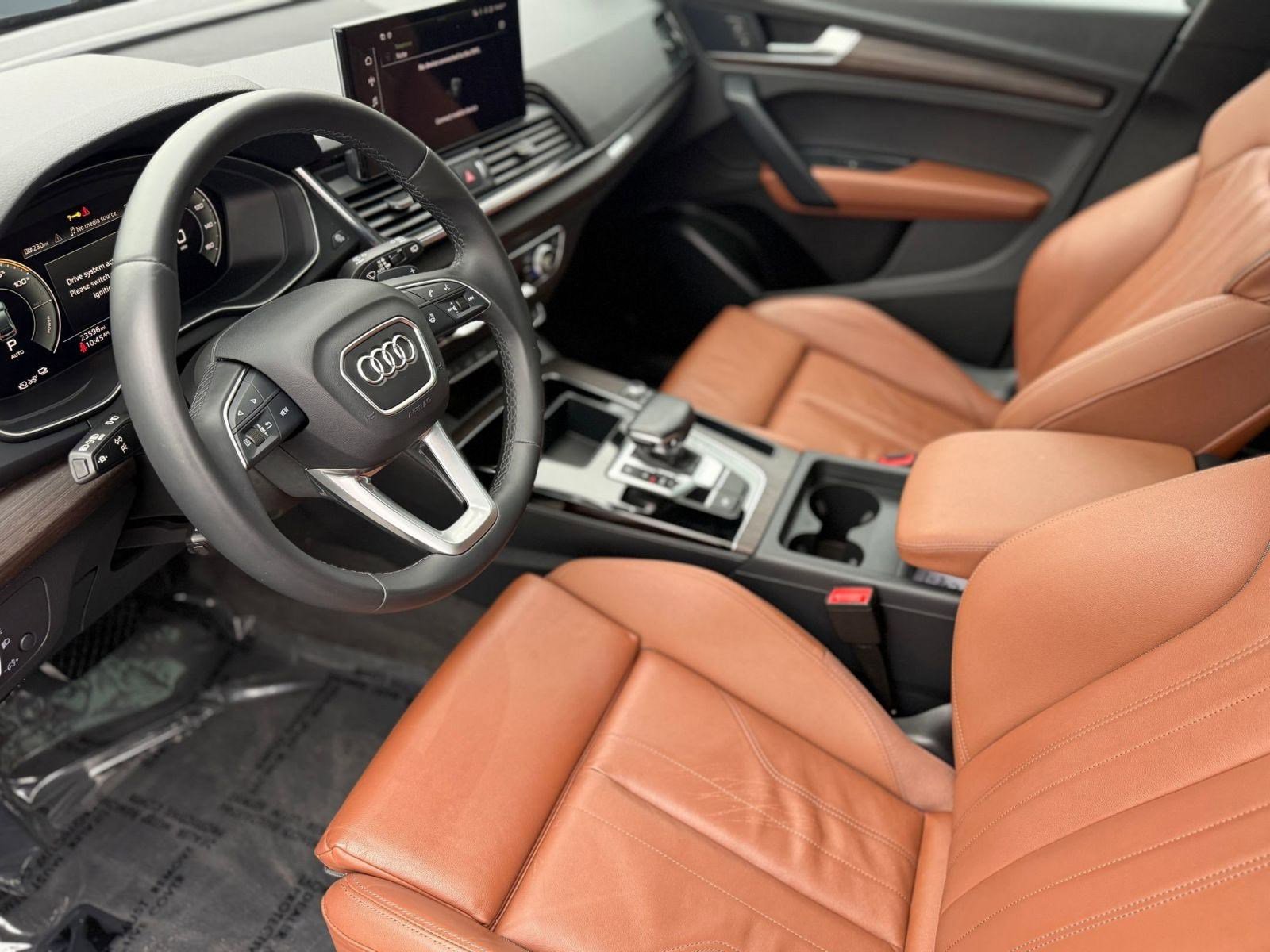 Used 2023 Audi Q5 e Premium w/ Convenience Package image 4