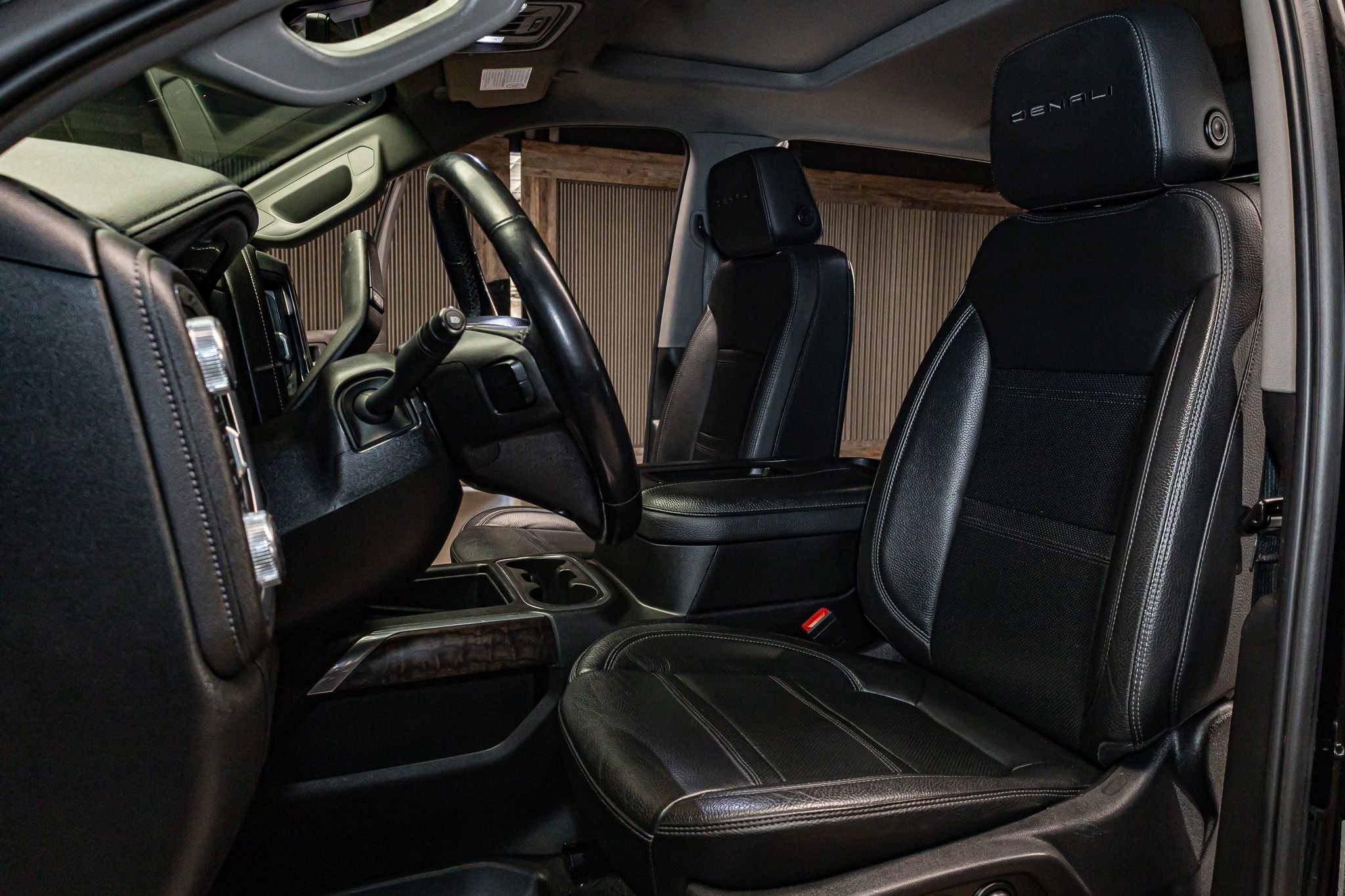 Used 2022 GMC Sierra 2500 Denali w/ Denali Black Diamond Edition image 19