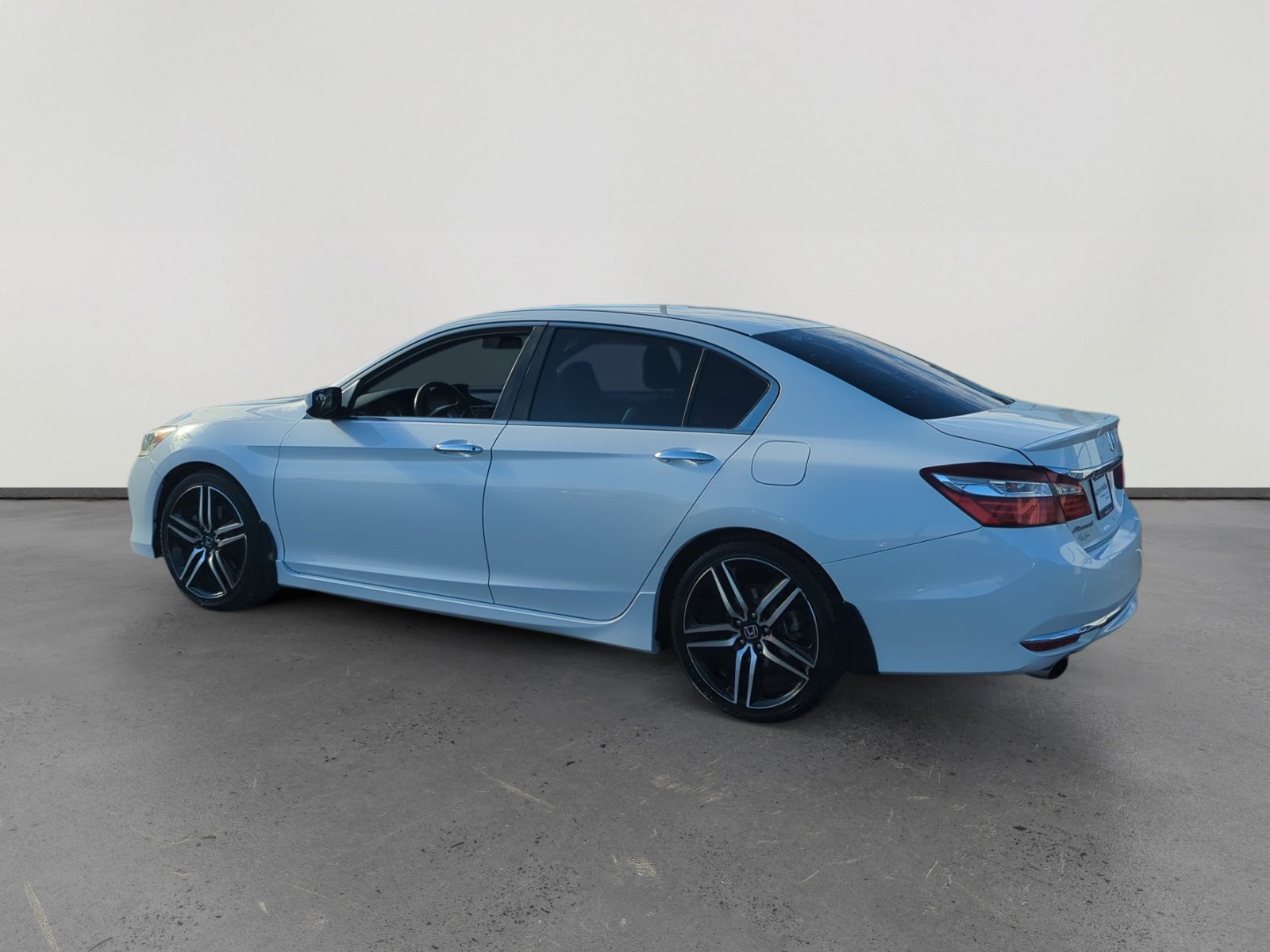 Used 2017 Honda Accord Sport image 3