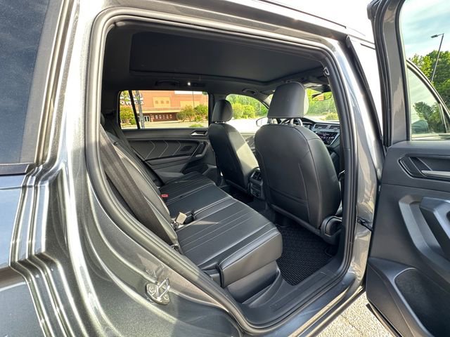 Used 2023 Volkswagen Tiguan SE R-Line AWD/4WD image 17