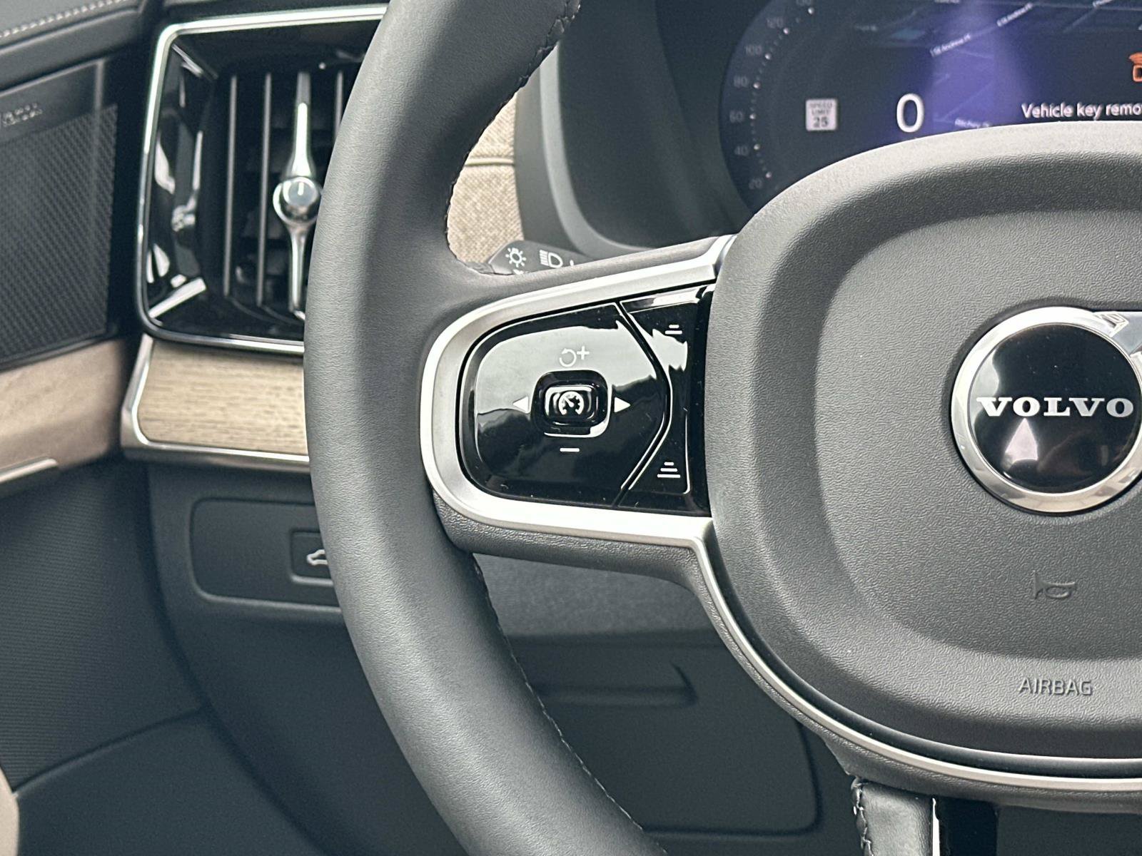New 2026 Volvo XC90 T8 Plus AWD/4WD image 8