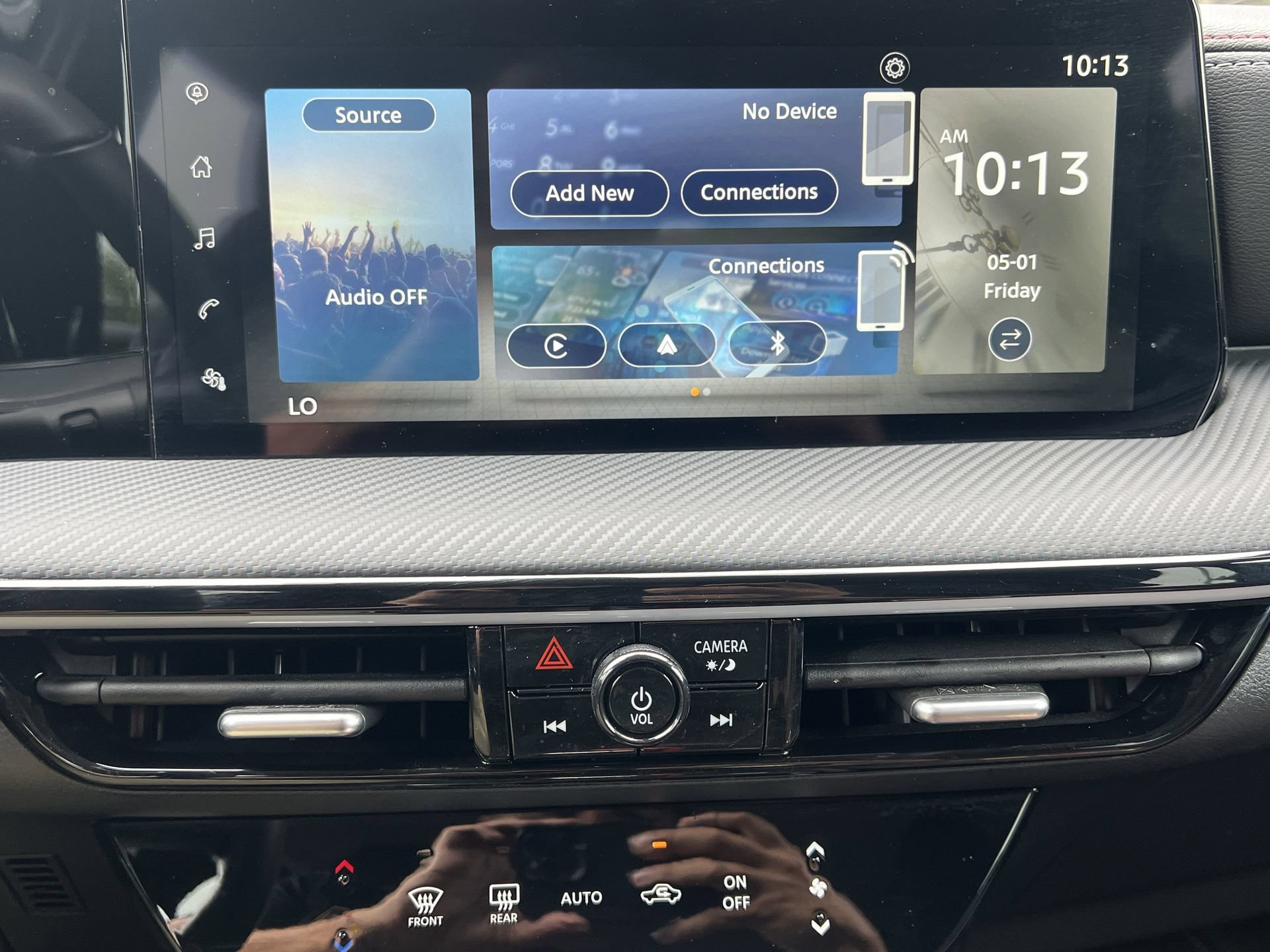 Certified 2025 Nissan Kicks SR FWD image 5
