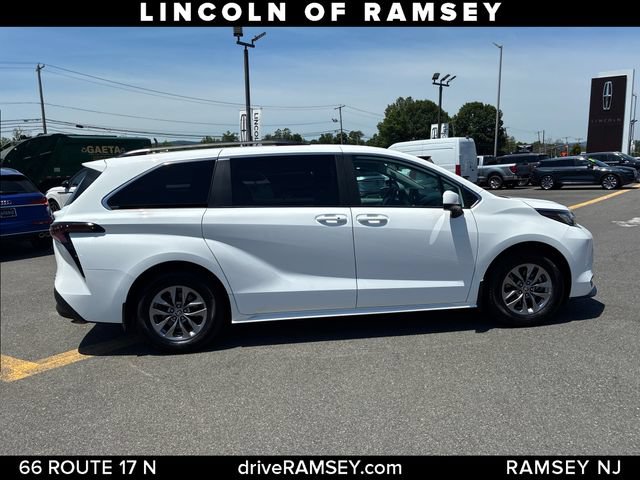 Used 2023 Toyota Sienna LE FWD image 8