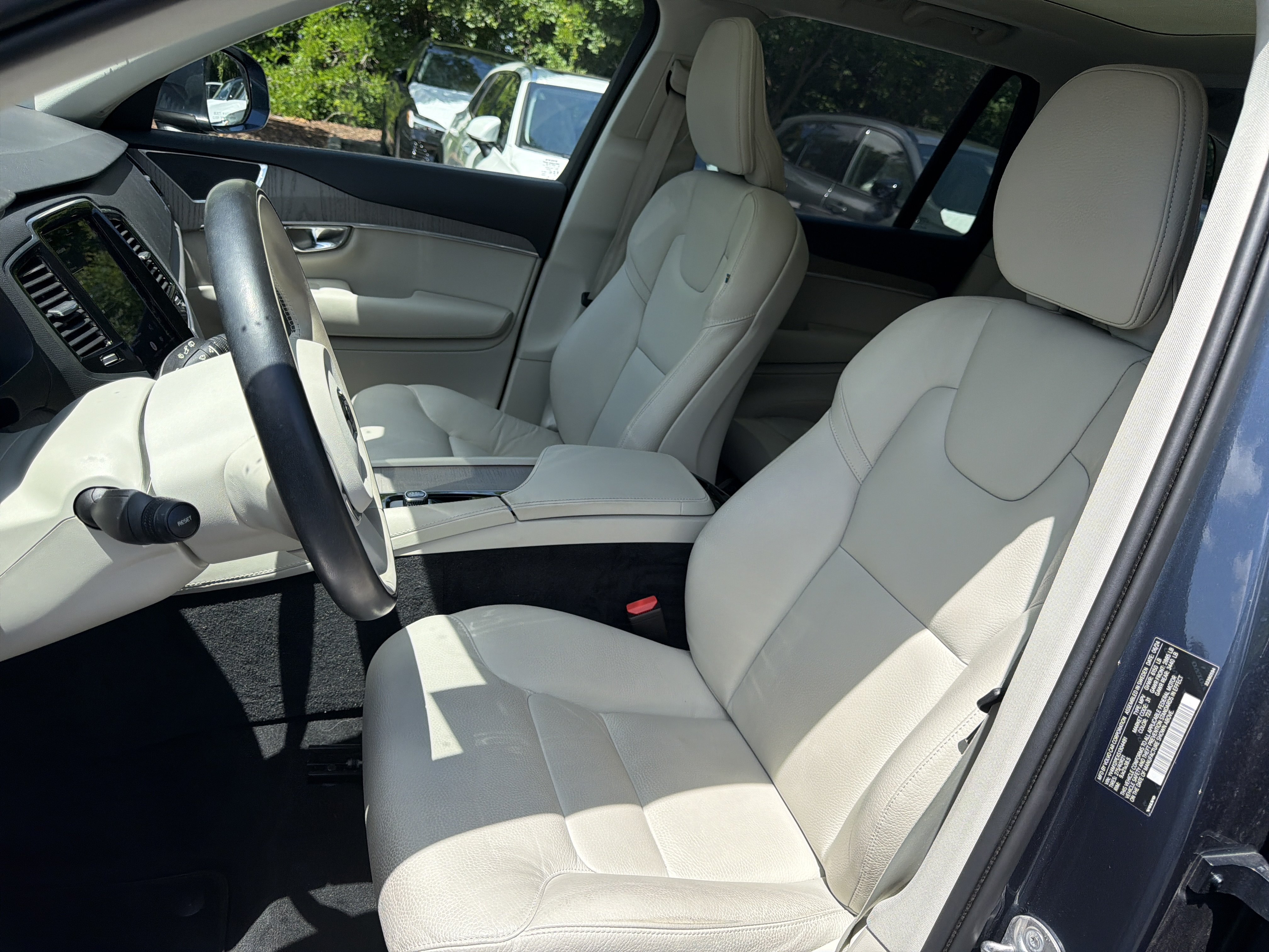 Certified 2025 Volvo XC90 B5 Plus w/ Protection Package Premier AWD/4WD image 52