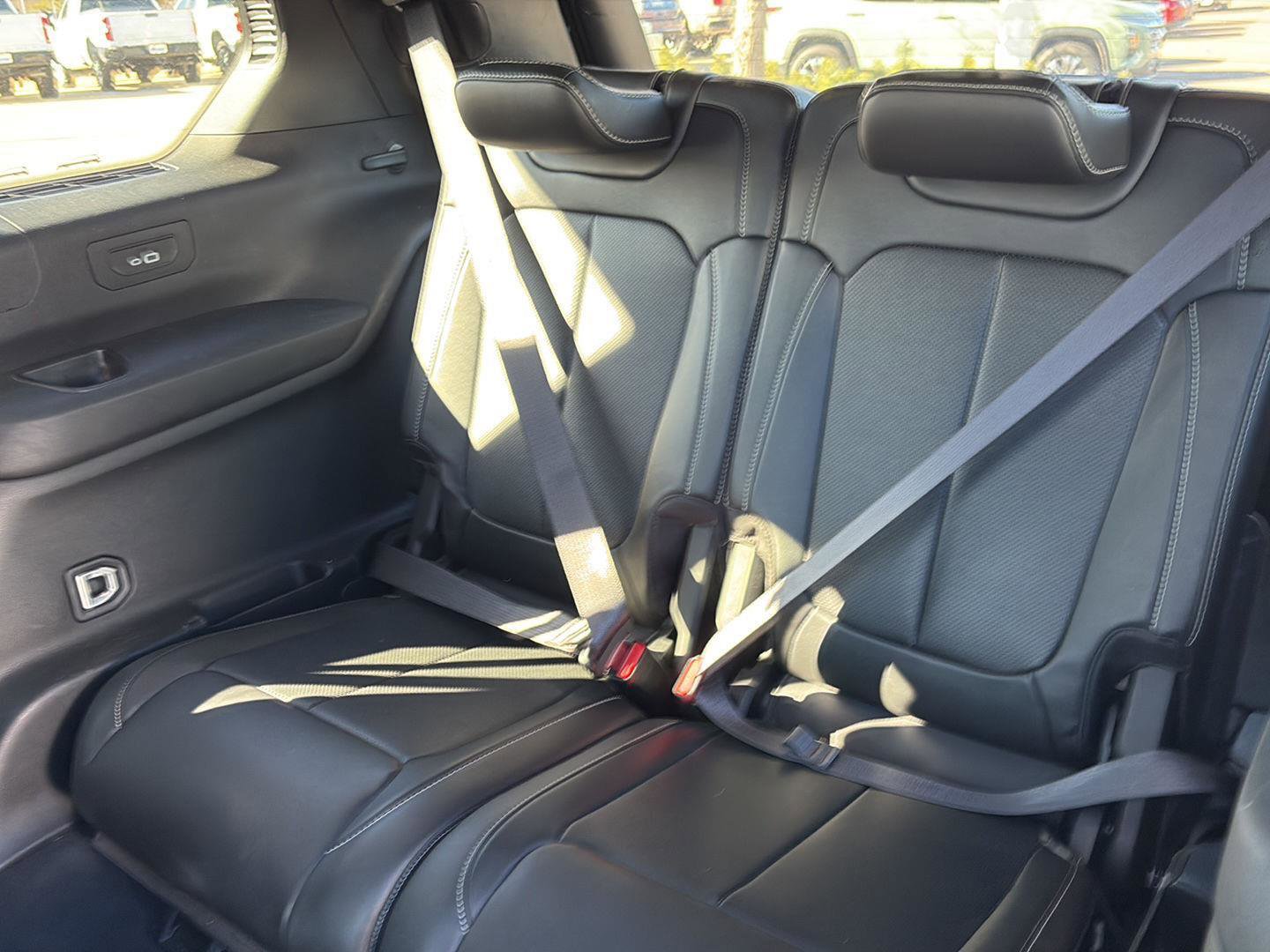 Used 2024 Jeep Grand Cherokee L Limited w/ Luxury Tech Group II image 16