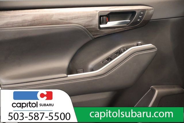 Used 2023 Toyota Highlander Limited image 11