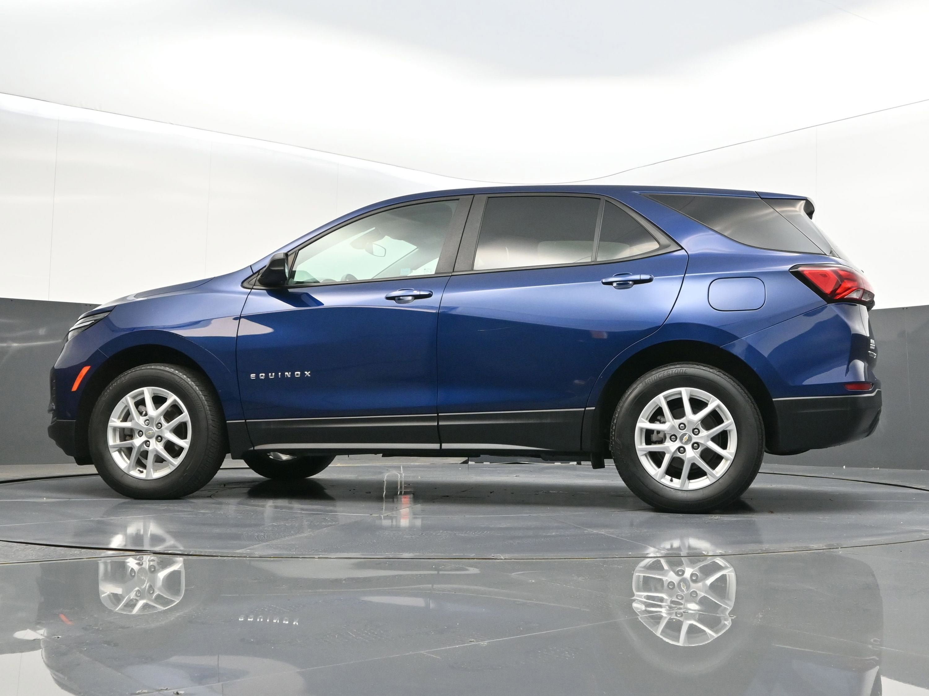 Certified 2022 Chevrolet Equinox LS w/ LS Convenience Package AWD/4WD image 39
