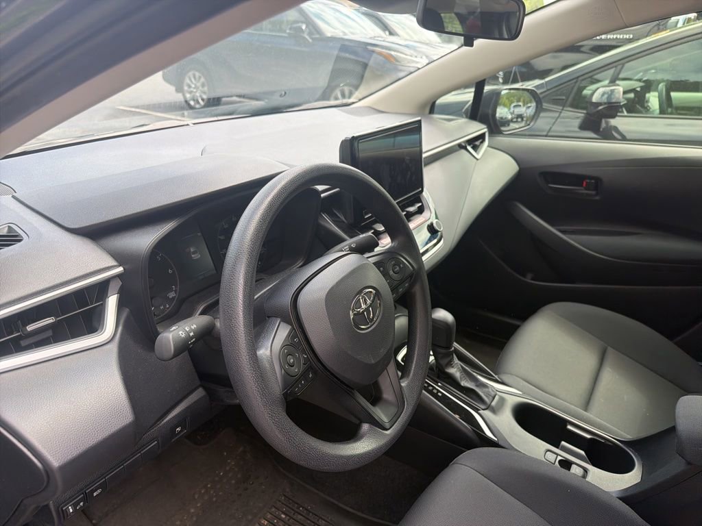 Used 2025 Toyota Corolla LE FWD image 9