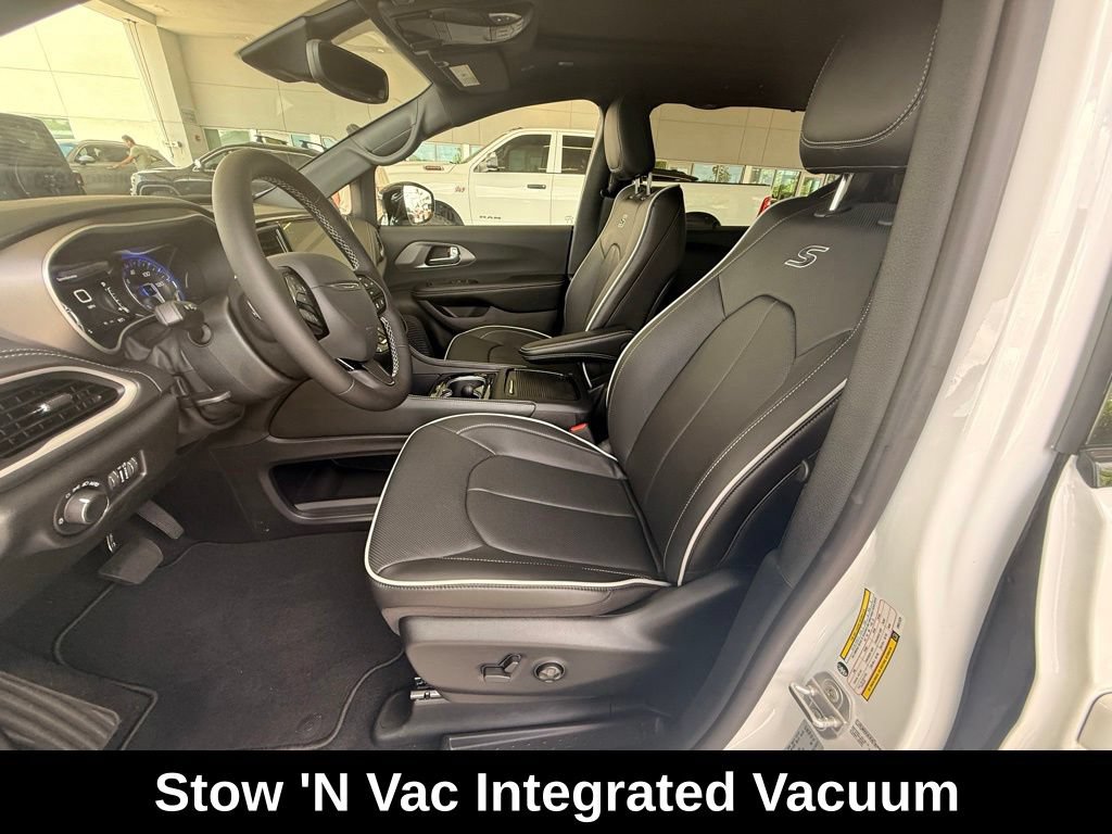 New 2027 Chrysler Pacifica Limited w/ S Appearance Package FWD image 9
