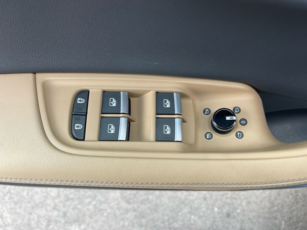 Used 2024 Audi Q8 Prestige image 30