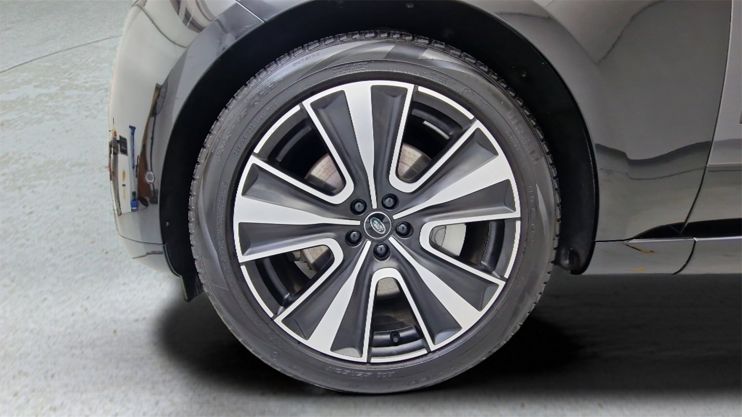 Used 2025 Land Rover Range Rover SE image 13