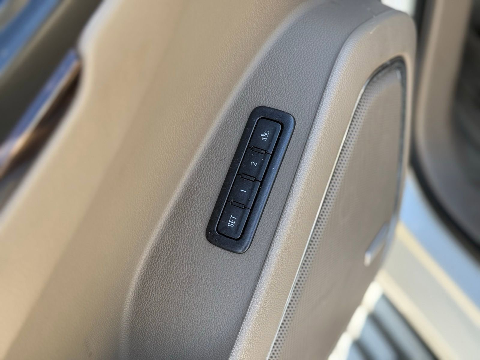 Used 2015 GMC Yukon SLT w/ Open Road Package image 16