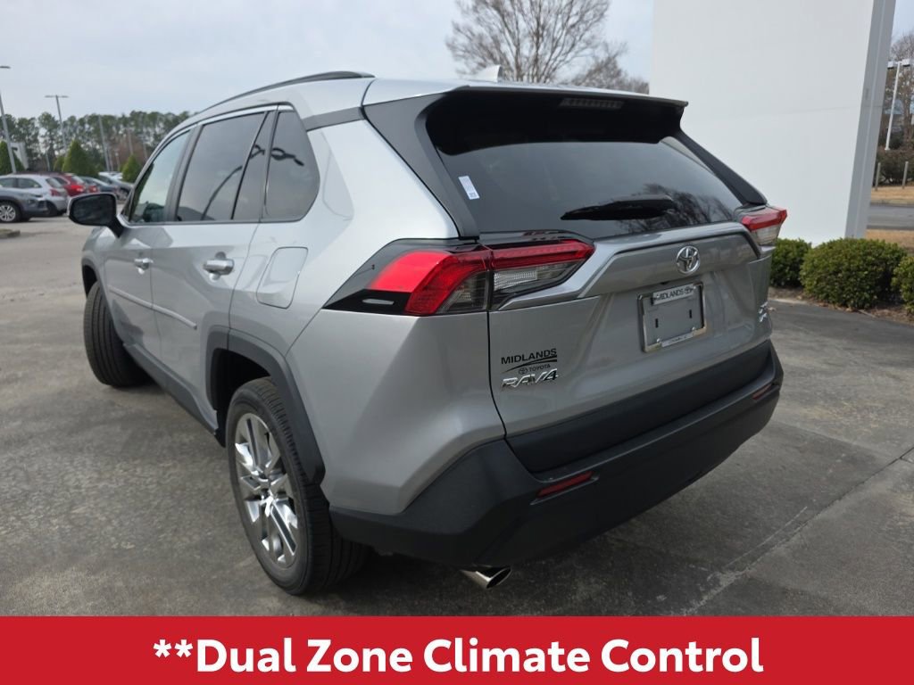 Used 2021 Toyota RAV4 XLE Premium image 5