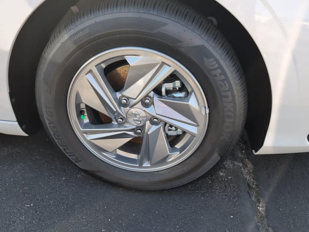 New 2026 Hyundai Elantra SE FWD image 13