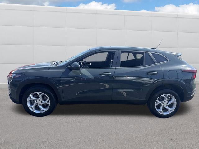 Used 2025 Chevrolet Trax LS w/ LS Convenience Package FWD image 2