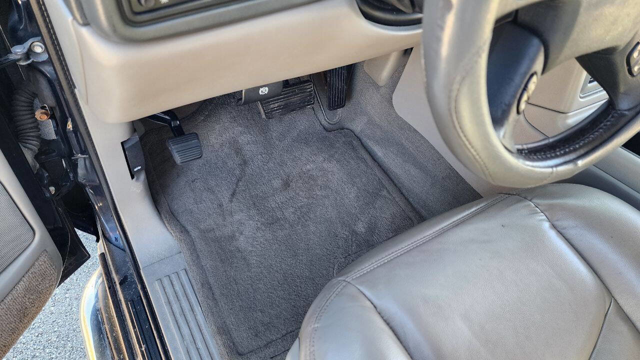 Used 2005 Chevrolet Avalanche LS w/ Preferred Equipment Group image 25