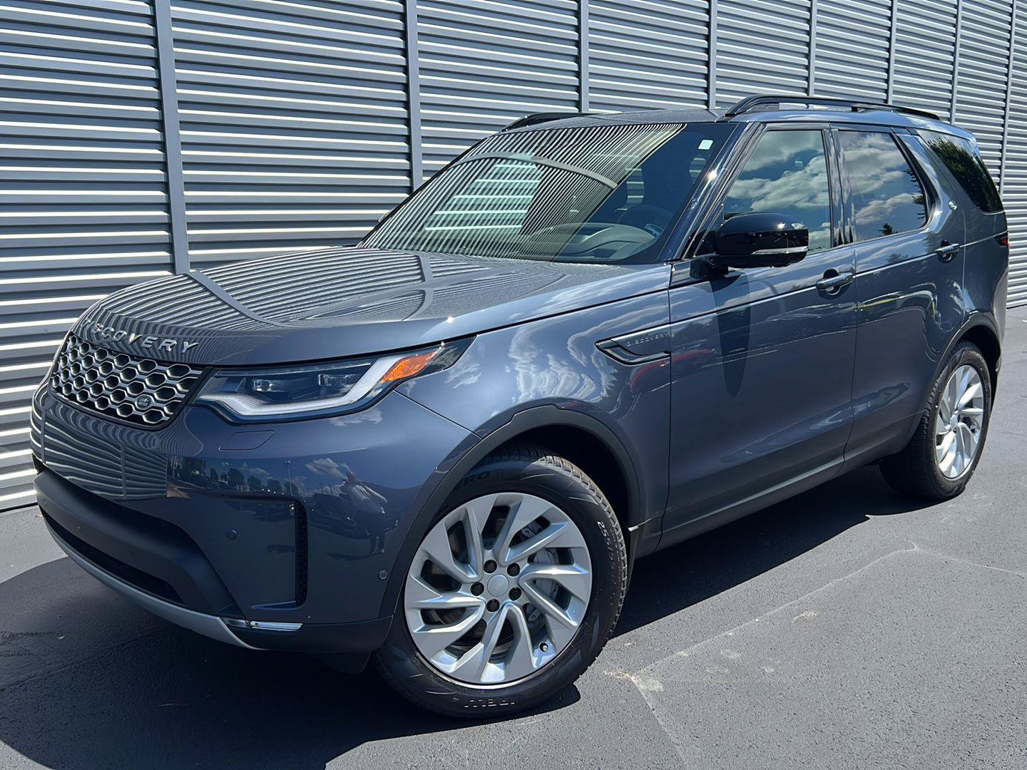 New 2026 Land Rover Discovery S AWD/4WD image 1