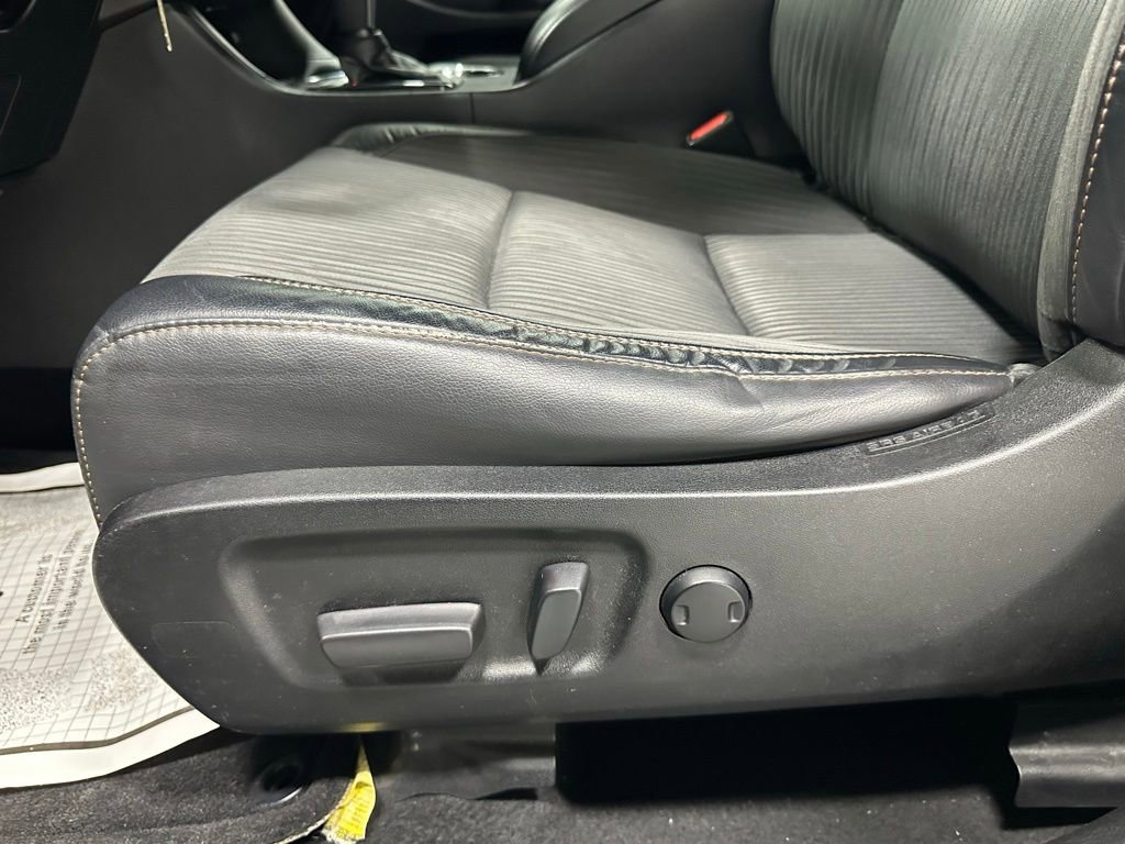 Used 2018 Toyota Highlander Plus w/ Carpet Mat Package (TMS) AWD/4WD image 10