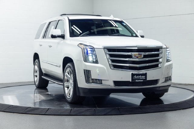 Used 2018 Cadillac Escalade Premium Luxury AWD/4WD image 4